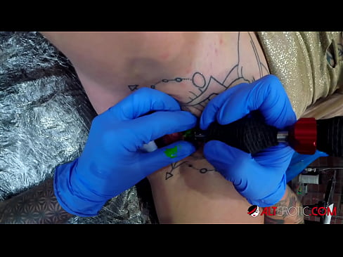 ❤️ Абдан татуировкасы бар кыз Сулли Саваж клиторуна татуировка тартты Порно fb боюнча бизде ❌️